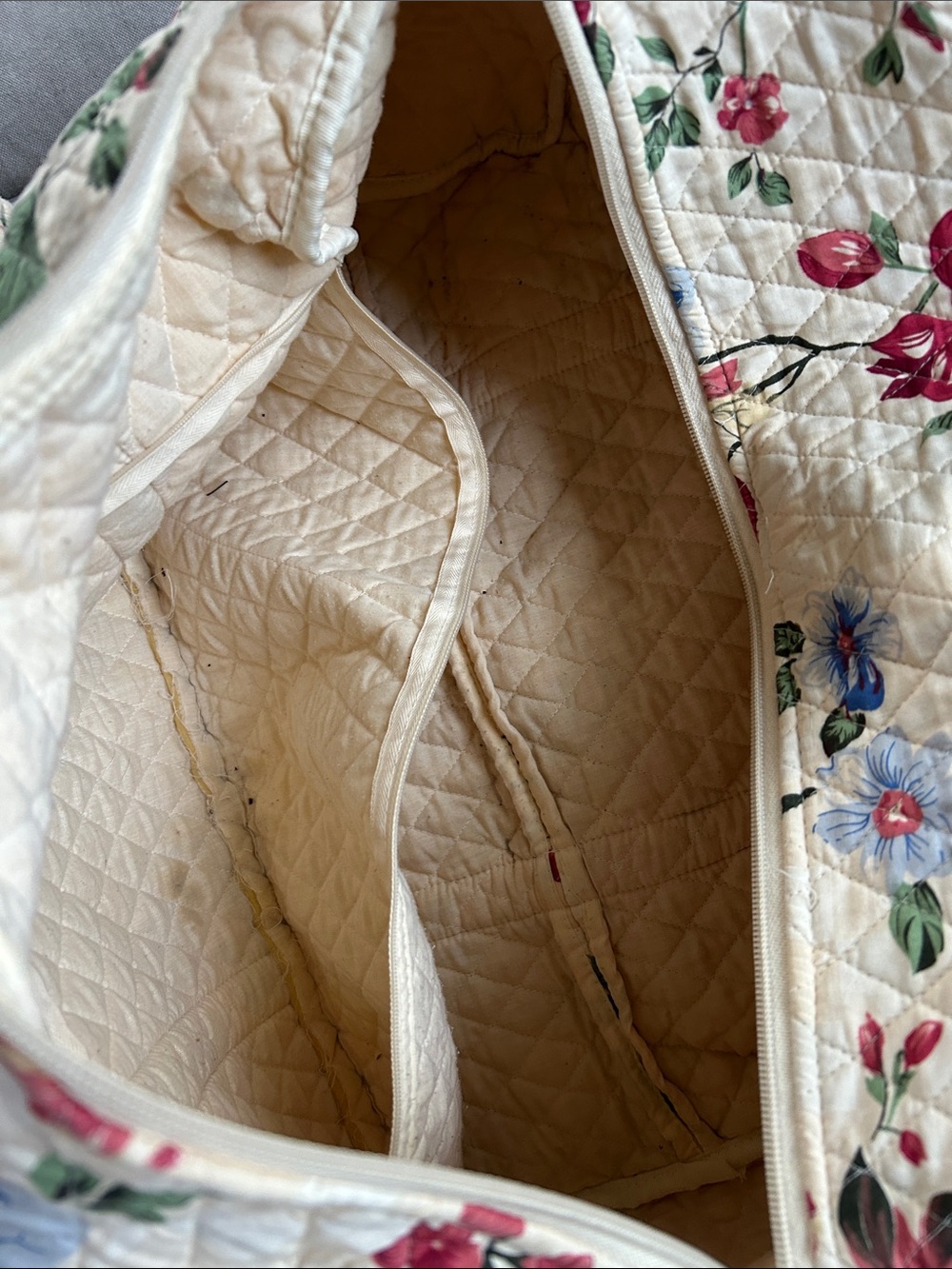 Quilted Floral Tote Bag in Cream and Red - Women's Shoulder Tote - Picture 2 of 8
